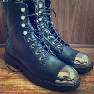 Combat boot